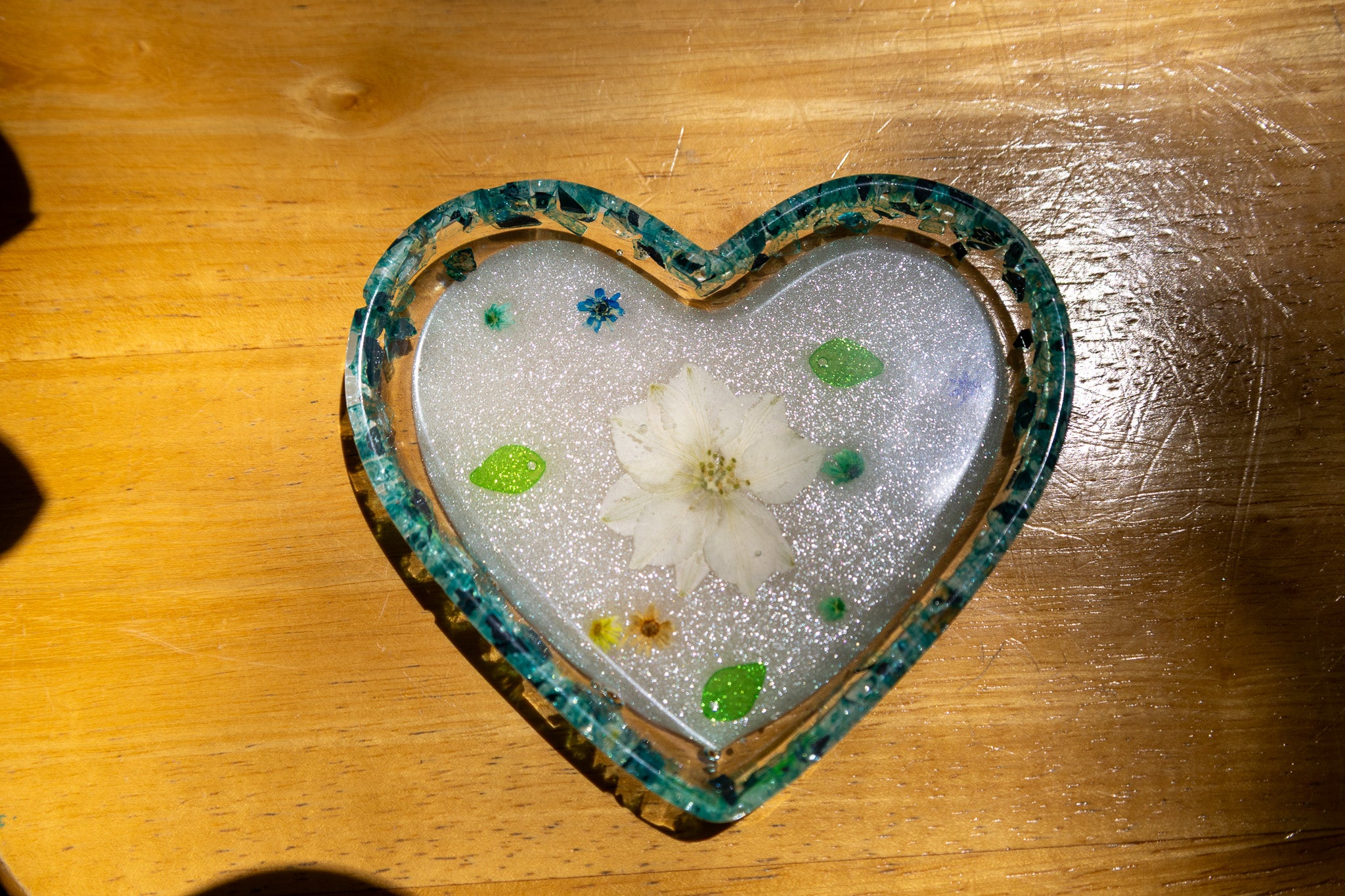 Floral Resin Heart – Trinket Holder & Decorative Keepsake